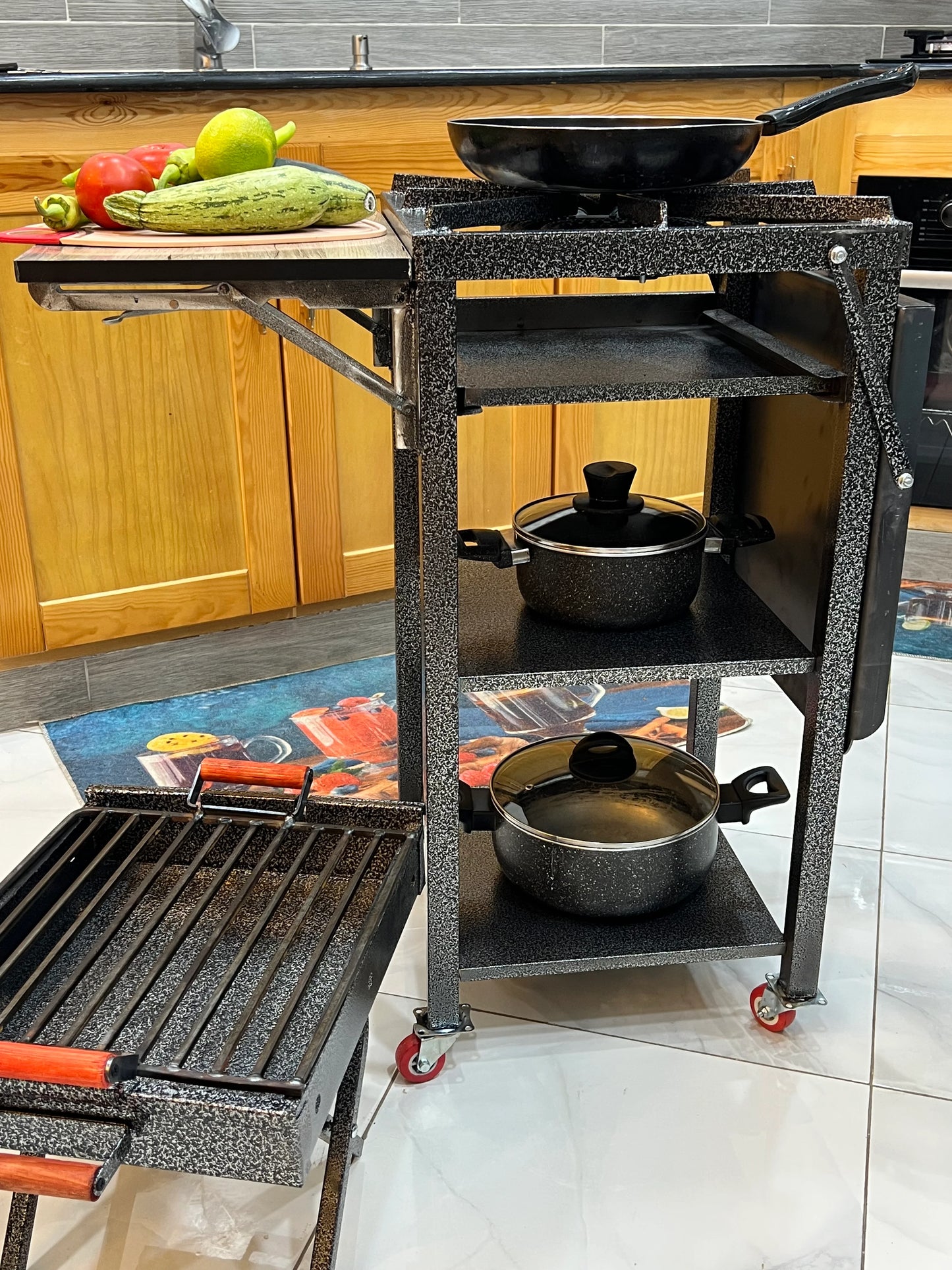 فرن احترافي متنقل للطهي و الشواء مع مساحة تقطيع و رفوف لتخزين الأواني