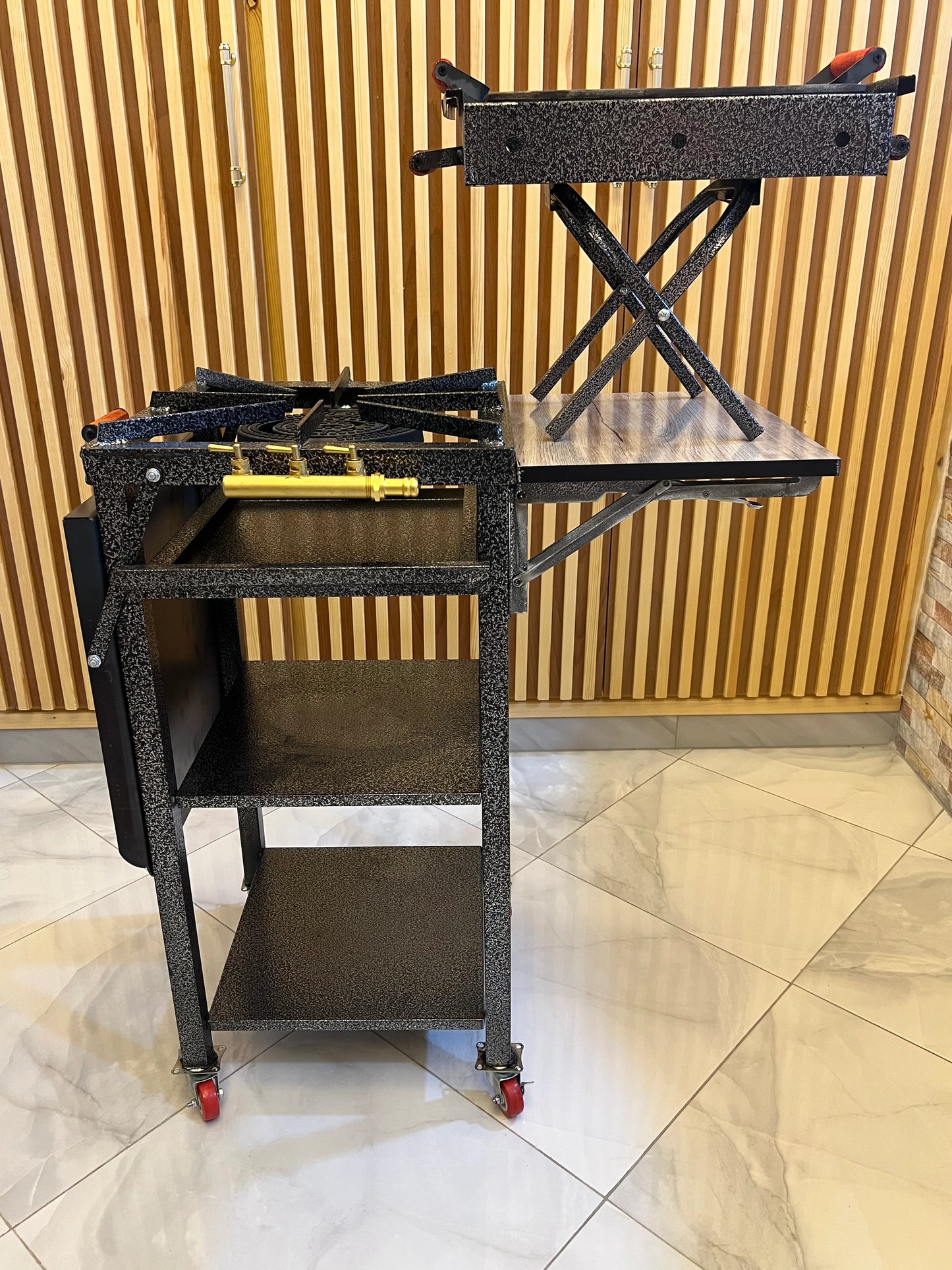 فرن احترافي متنقل للطهي و الشواء مع مساحة تقطيع و رفوف لتخزين الأواني