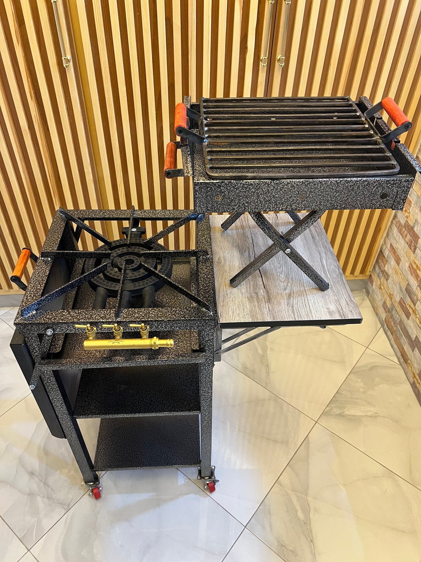 فرن احترافي متنقل للطهي و الشواء مع مساحة تقطيع و رفوف لتخزين الأواني